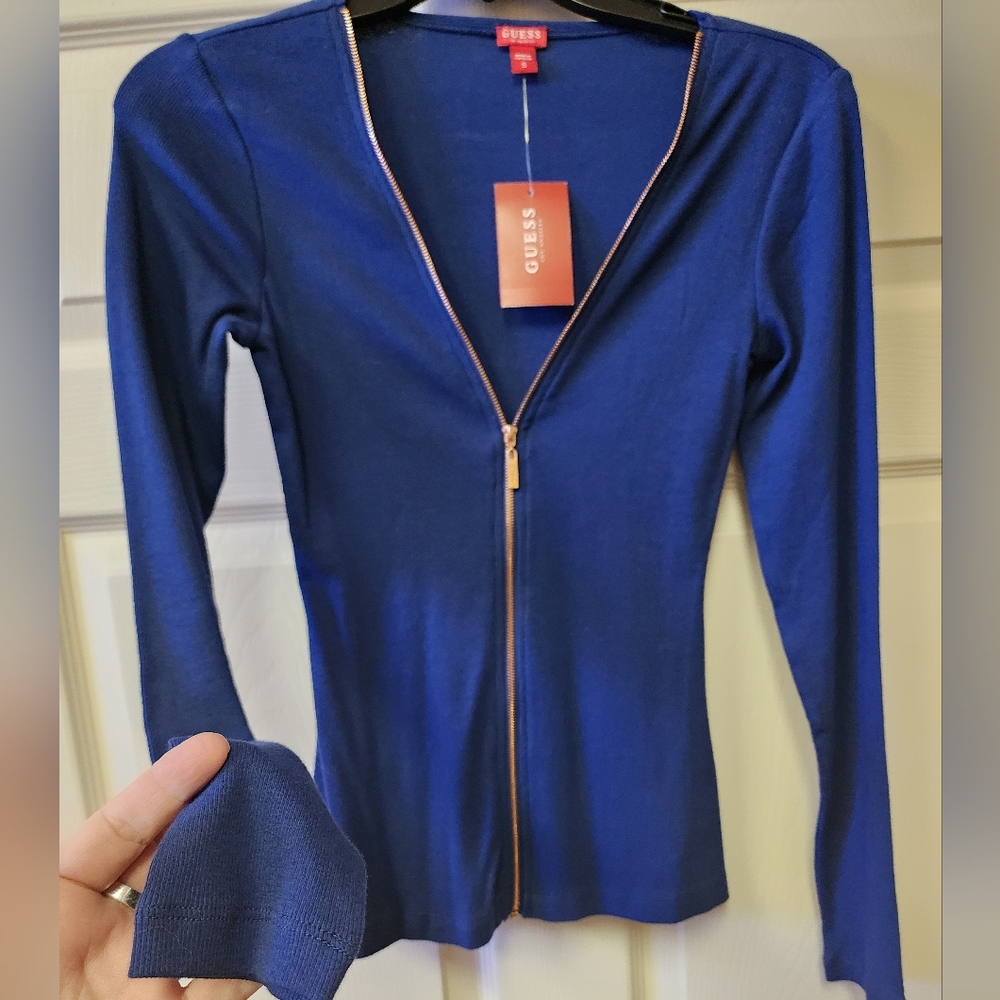 NWT Lds. GUESS zip up top Sz.Small